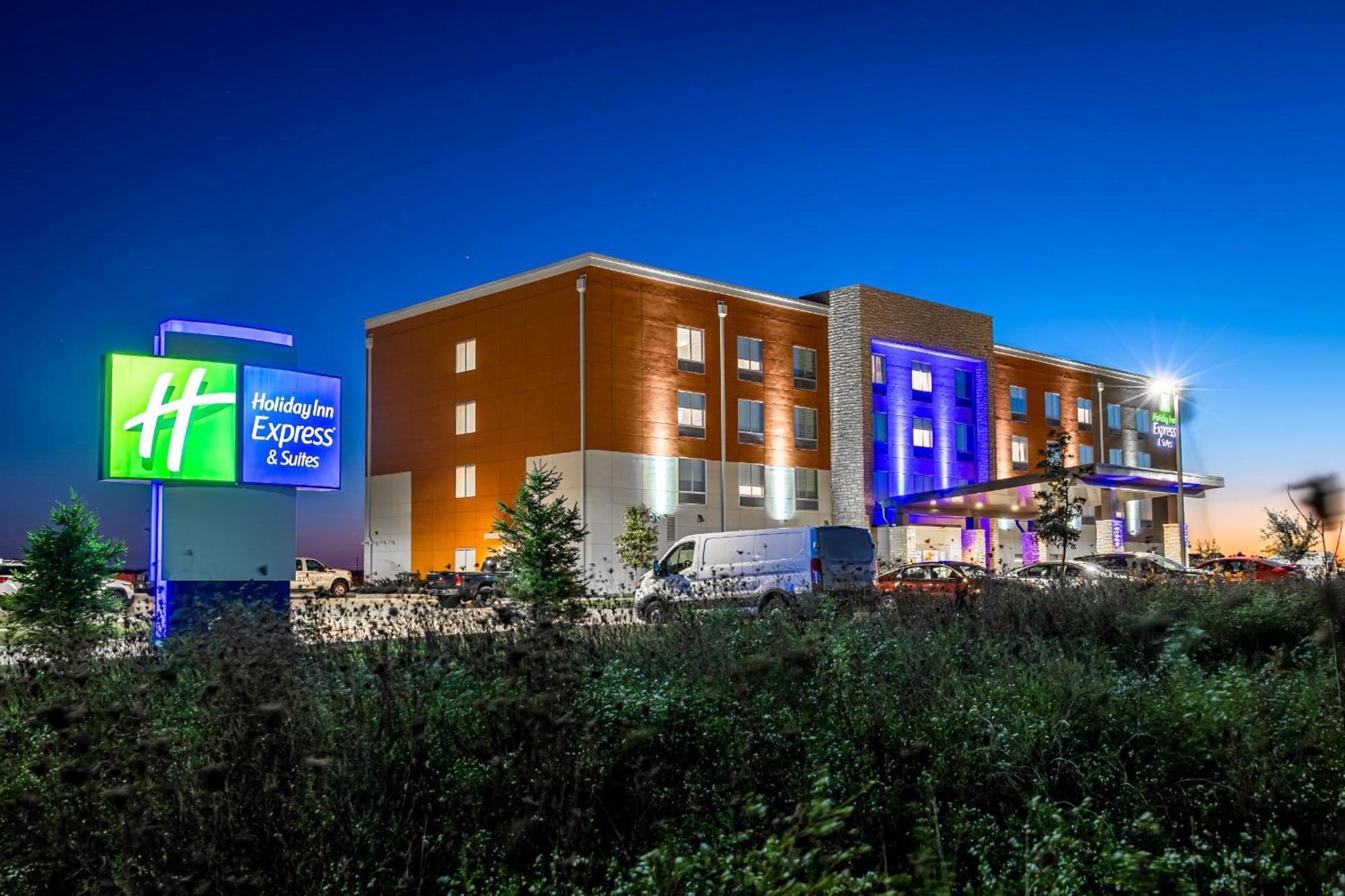Holiday Inn Express & Suites - Rantoul By Ihg Экстерьер фото