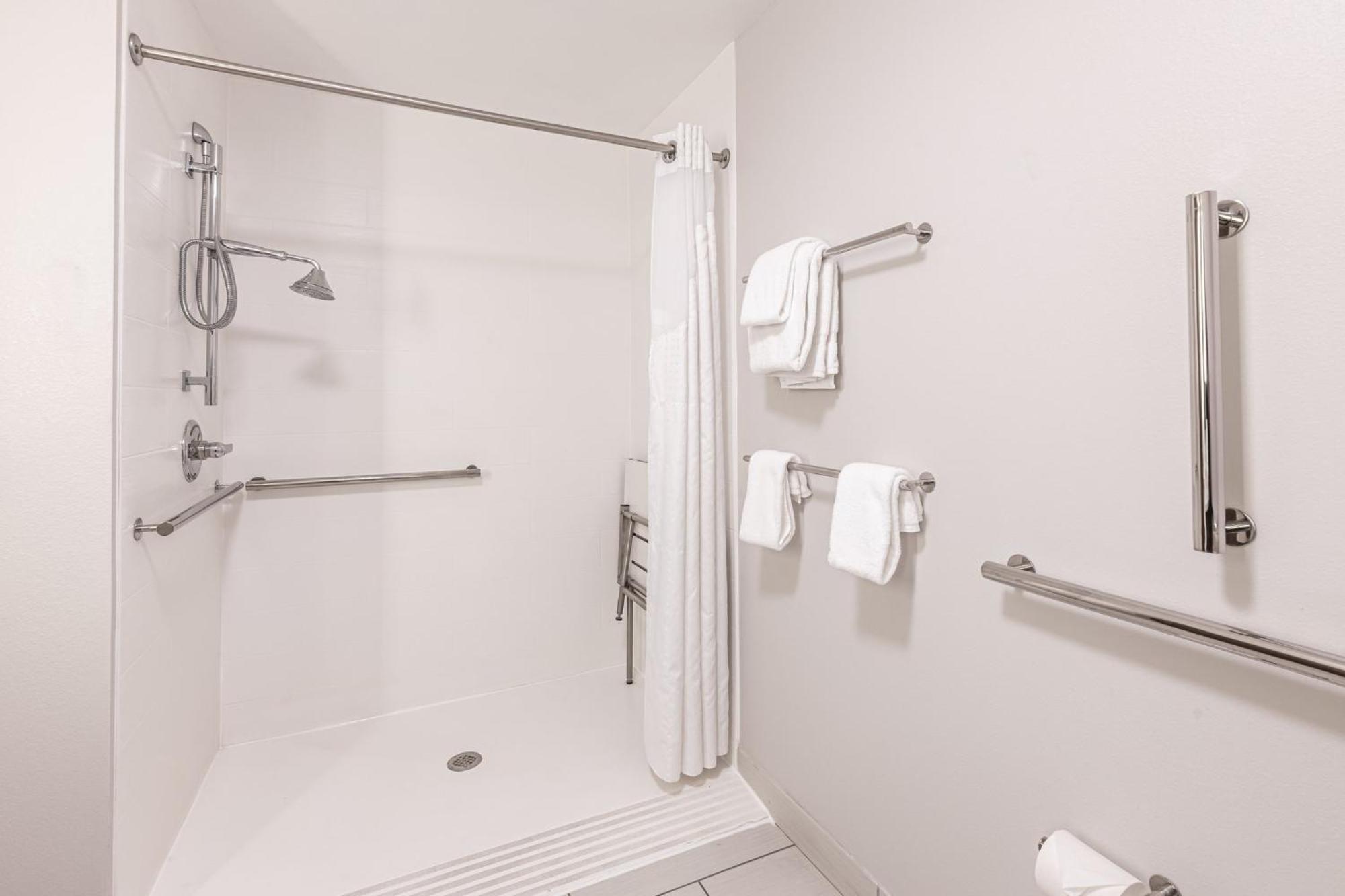Holiday Inn Express & Suites - Rantoul By Ihg Экстерьер фото