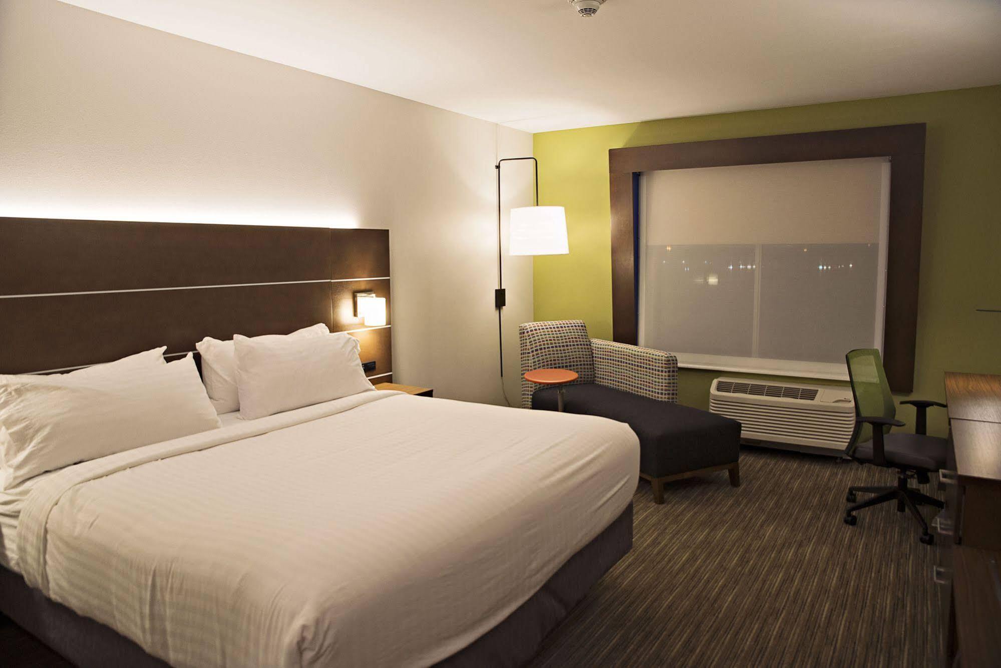 Holiday Inn Express & Suites - Rantoul By Ihg Экстерьер фото